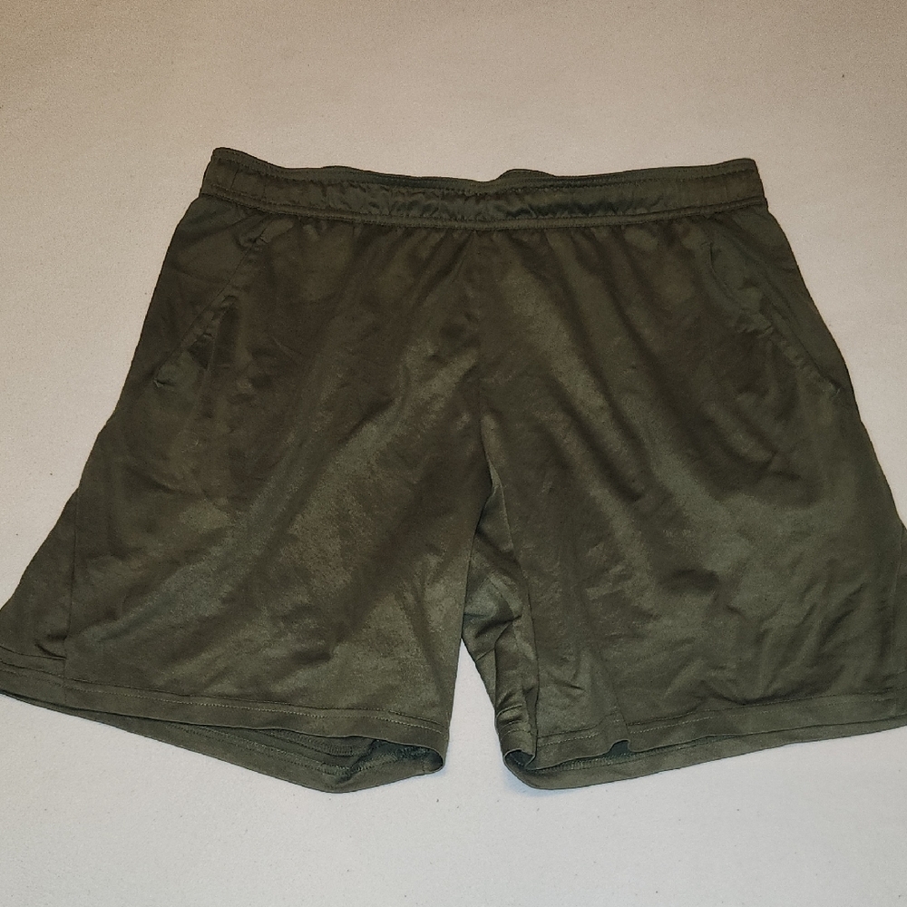 Al In Motion Men's Olive Green Shorts